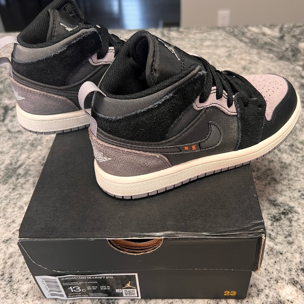 Kids Jordan 1 mid